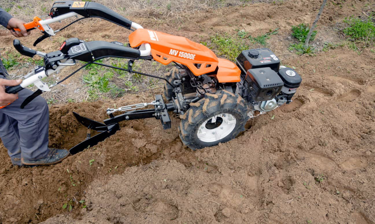 Iata de ce trebuie sa incepi sa folosesti un motocultivator!