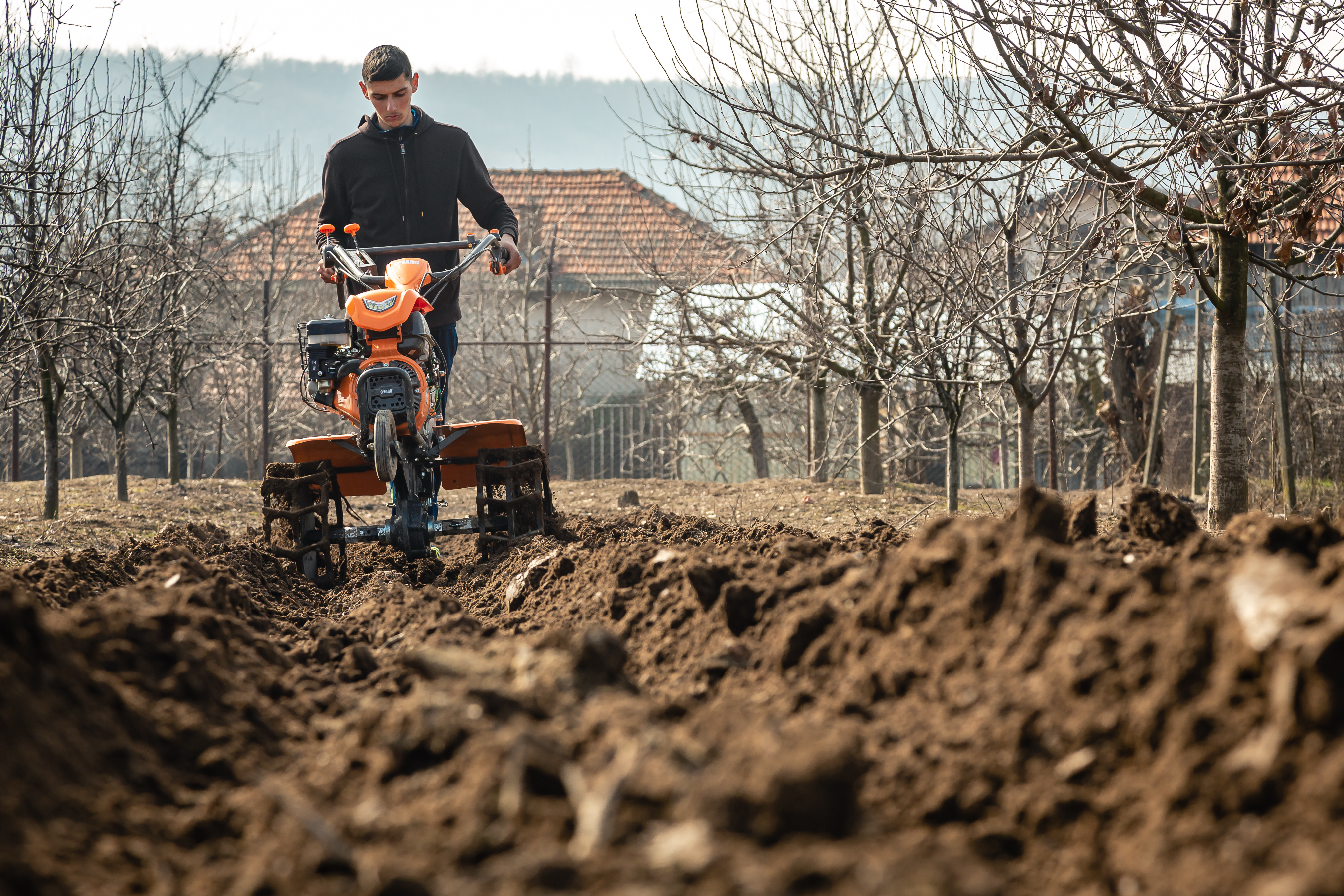 Cum sa folosesti un motocultor ieftin